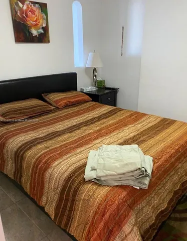 $2,600 | 5401 Collins Avenue, Unit 729, Miami Beach, FL 33140