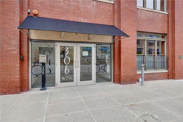 $329,000 | 306 West 7th Street, Unit 204, Kansas City, MO 64105