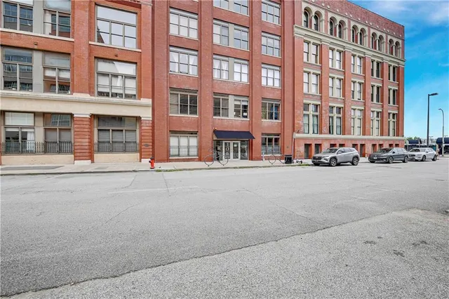 $329,000 | 306 West 7th Street, Unit 204, Kansas City, MO 64105