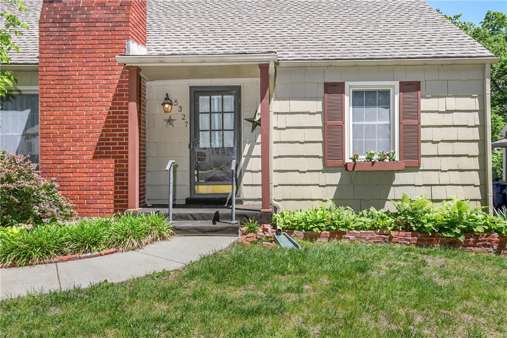 5327 Outlook Street Mission, KS 66202 - Photo 4 of 47