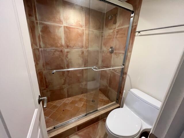 2255 Lindell Boulevard, Unit 4209 Delray Beach, FL 33444 - Photo 6 of 15 a bathroom with a toilet and a shower