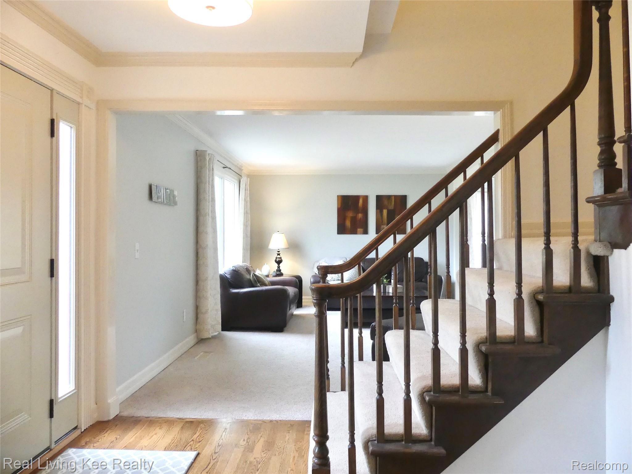 5164 Aintree Road Rochester, MI 48306 - Photo 22 of 47 Foyer into living room