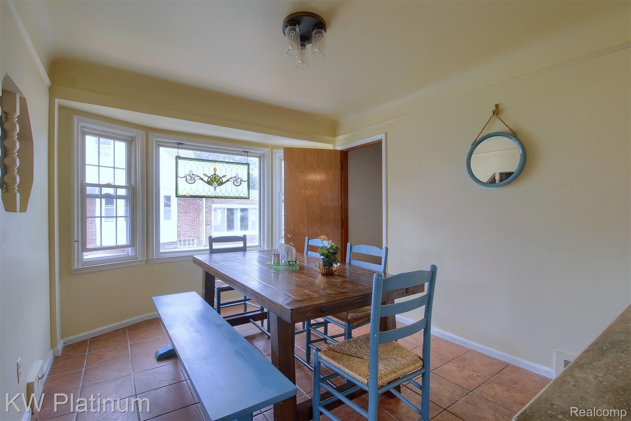 18351 Stephens Road Eastpointe, MI 48021 - Photo 11 of 31 11-Breakfast Nook.jpg