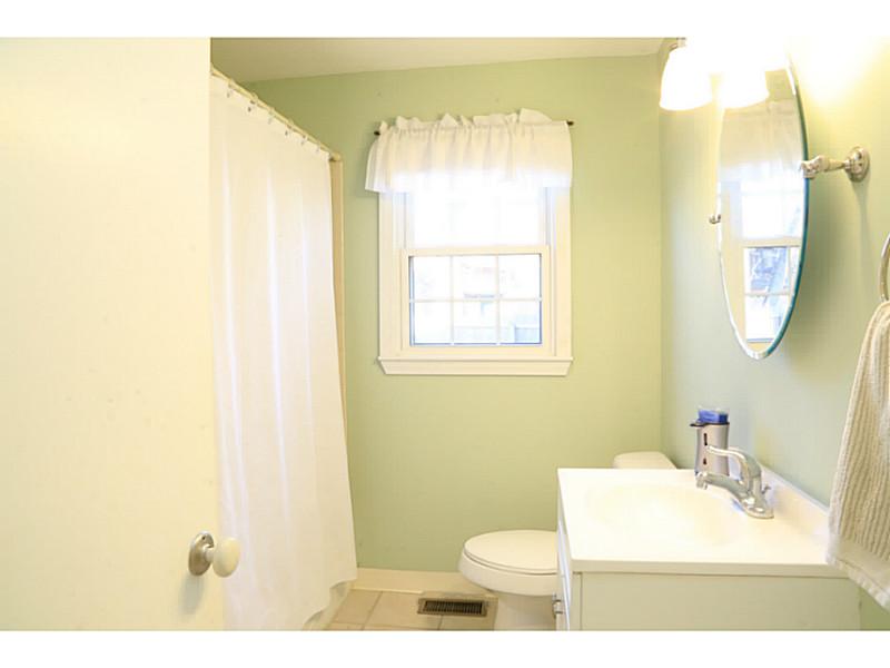 95 Mettatuxet Road Narragansett, RI 02882 - Photo 14 of 25 Bathroom.