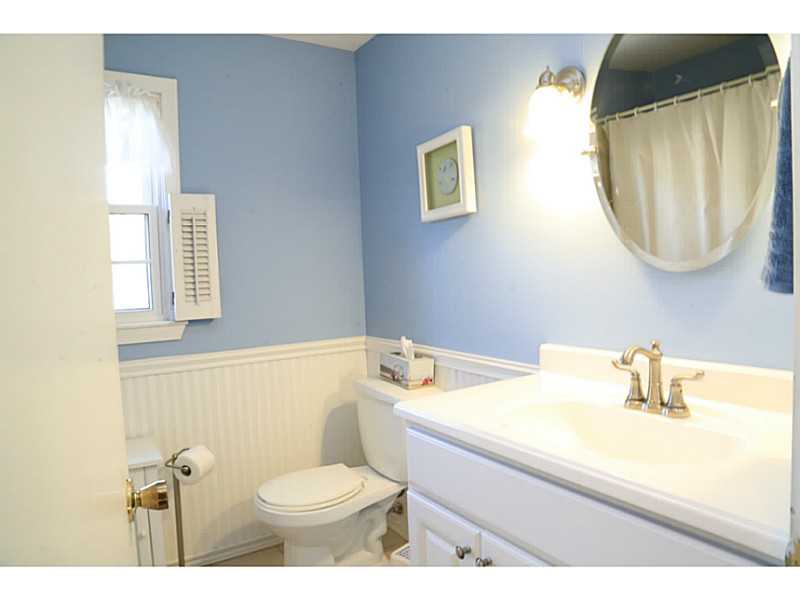 95 Mettatuxet Road Narragansett, RI 02882 - Photo 19 of 25 Bathroom.