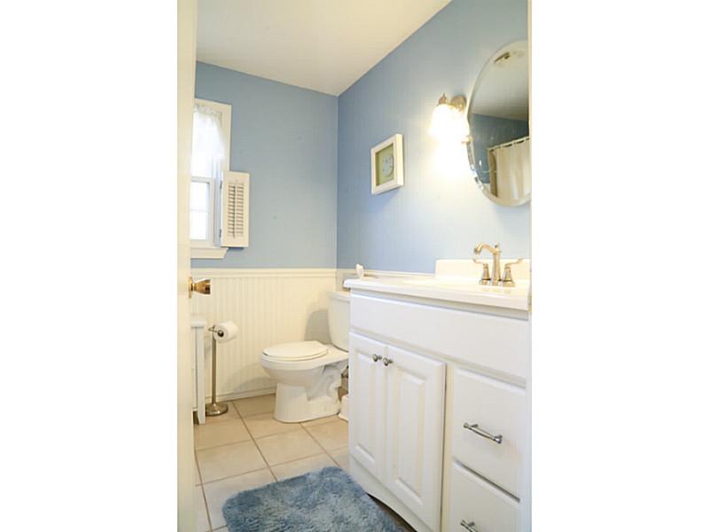 95 Mettatuxet Road Narragansett, RI 02882 - Photo 21 of 25 Bathroom.