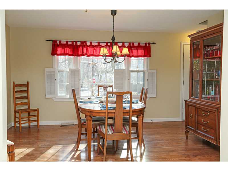 95 Mettatuxet Road Narragansett, RI 02882 - Photo 8 of 25 Dining Room.