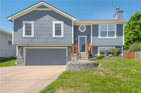 $339,000 | 208 Hampton Drive, Smithville, MO 64089