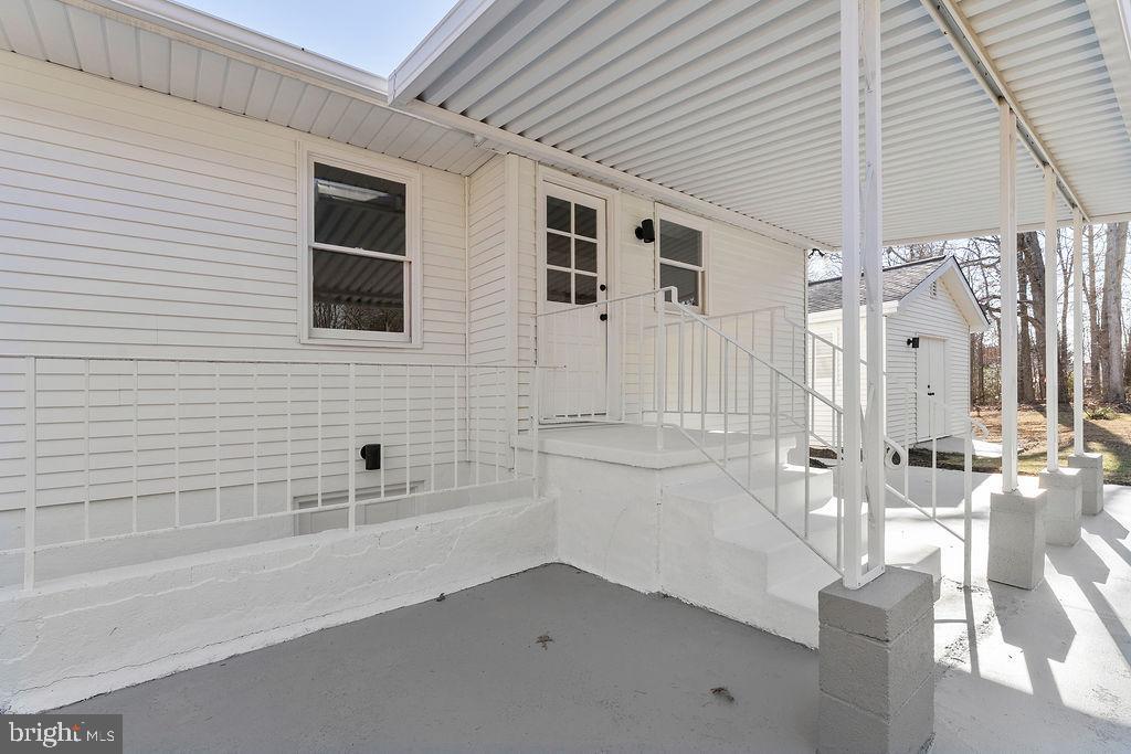 8140 Courthouse Road Spotsylvania, VA 22551 - Photo 38 of 38 a bathroom with a bathtub and a sink