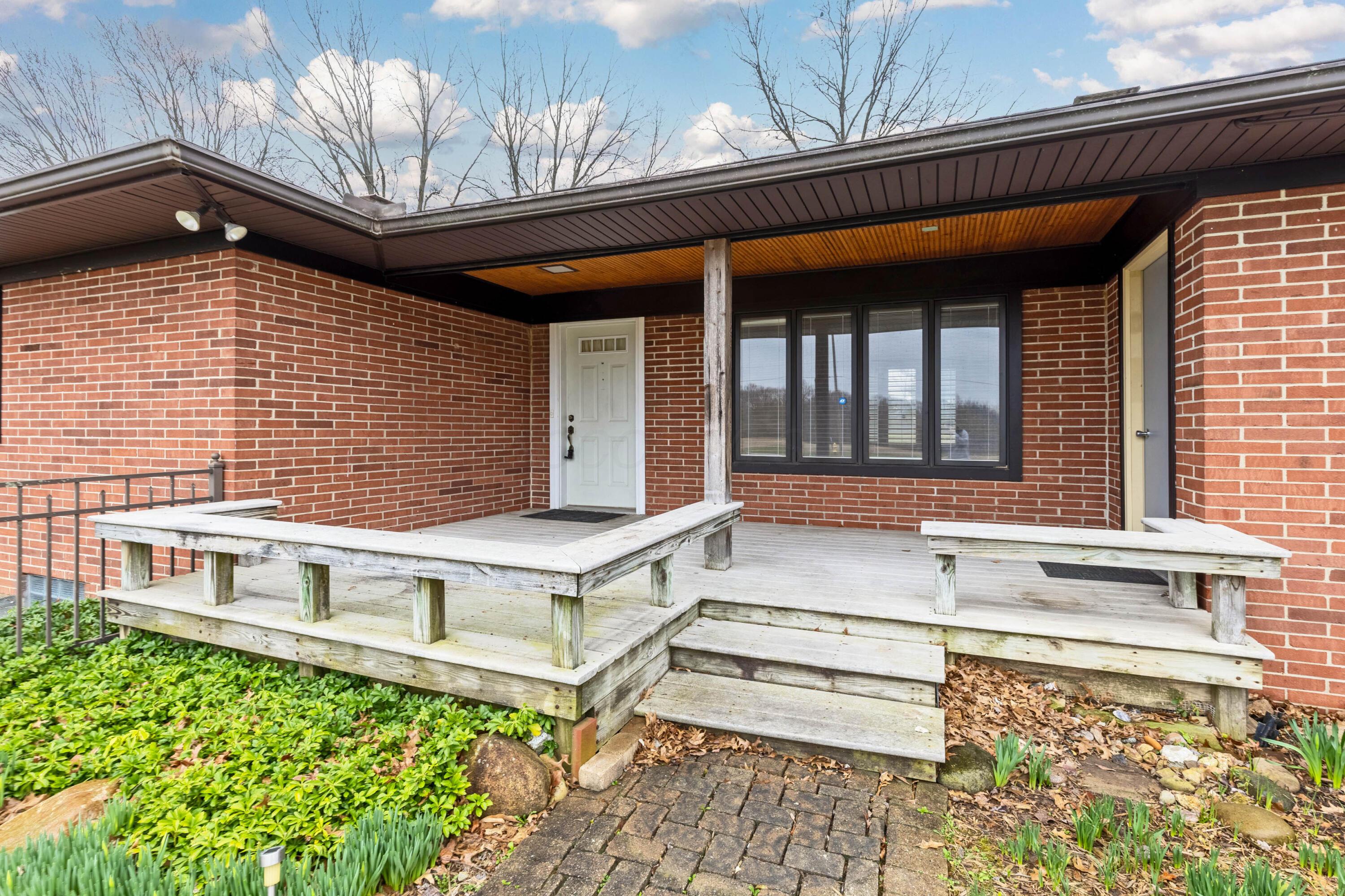 6982 Lee Road Westerville, OH 43081 - Photo 4 of 71 4. Front Porch