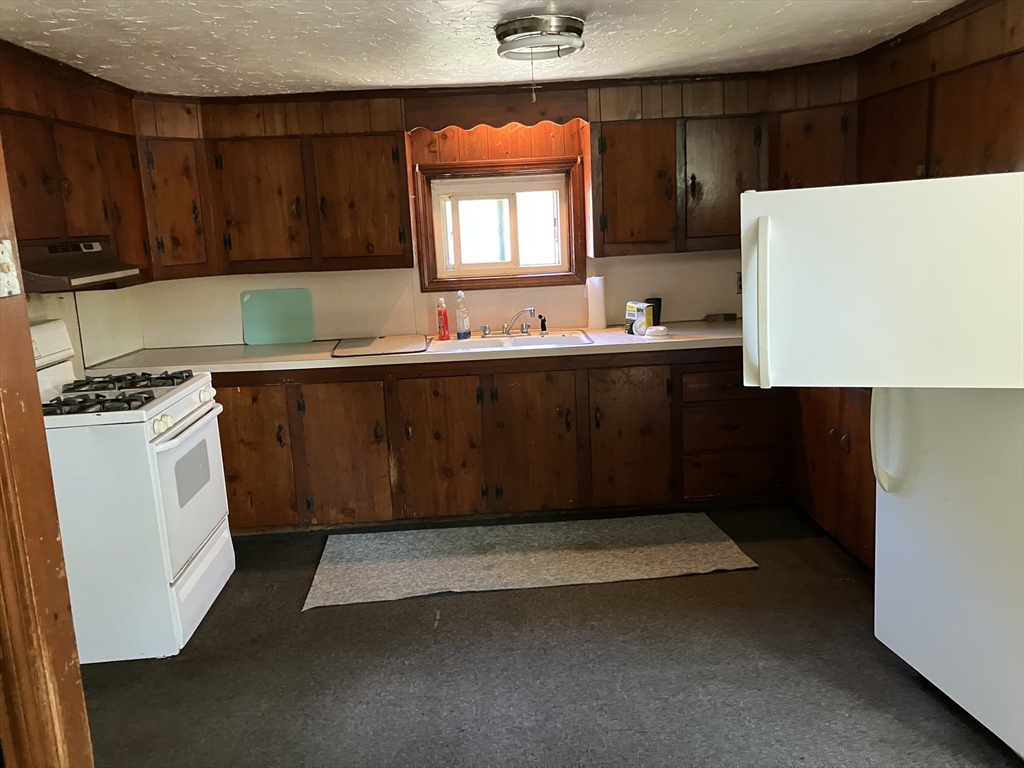 148 Point Grove Road Southwick, MA 01077 - Photo 18 of 27