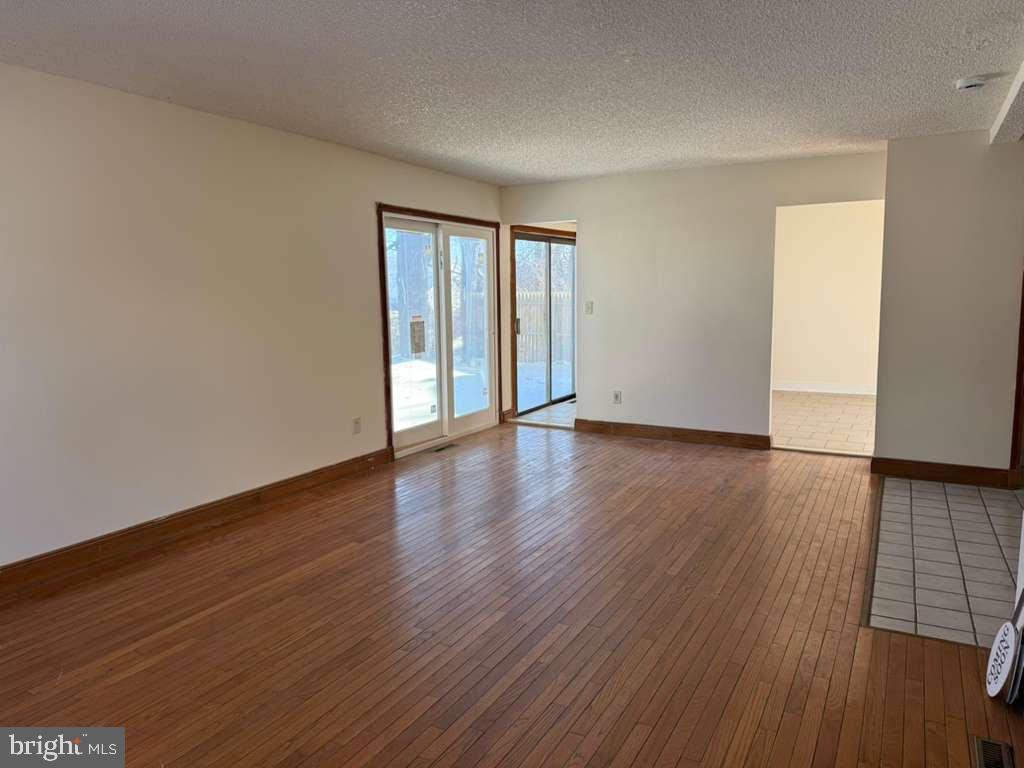 11 Robertson Road East Windsor, NJ 08520 - Photo 2 of 22 Living Room