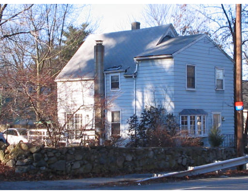a front view of house with yard