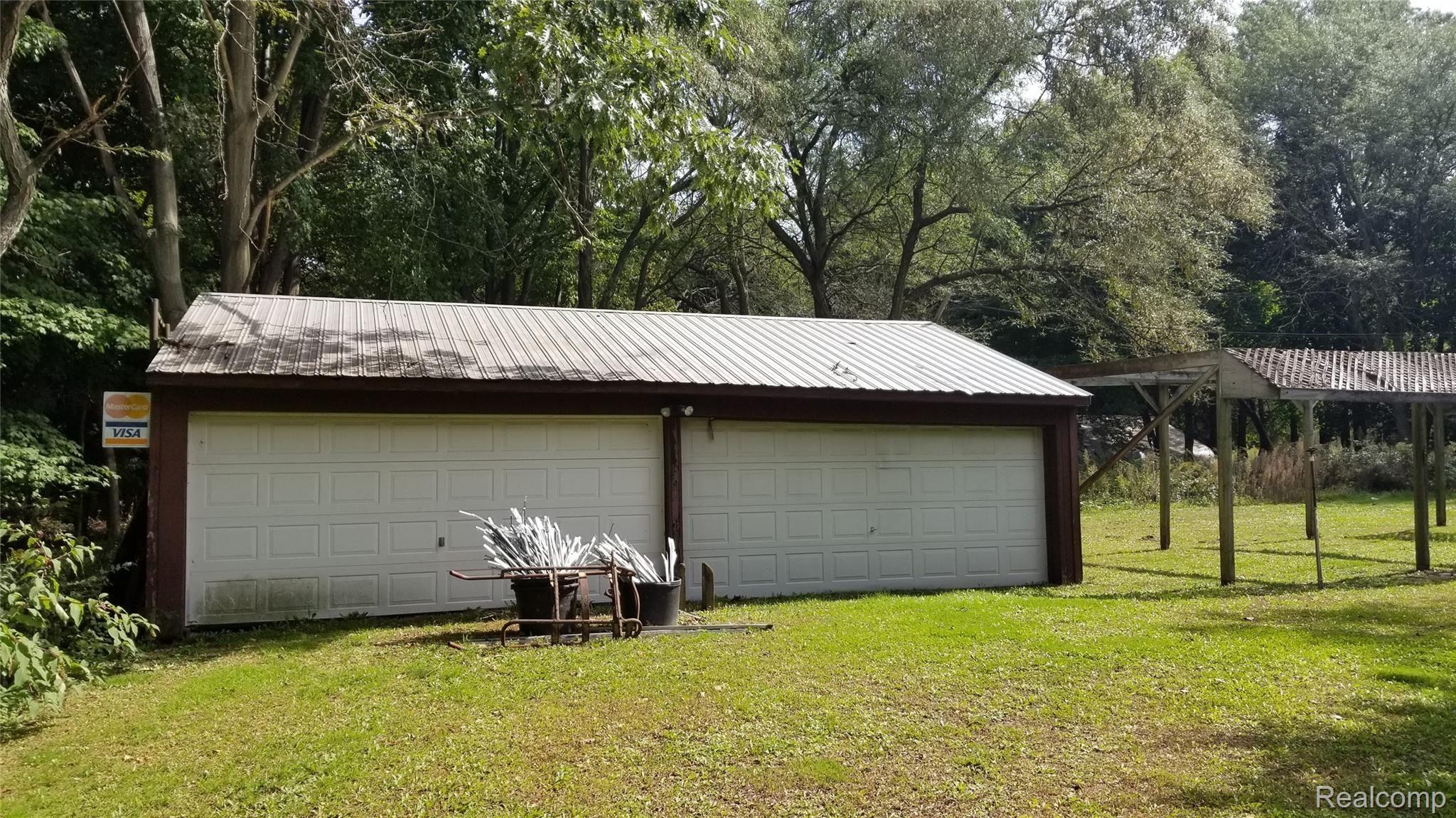 19325 Wahrman Road New Boston, MI 48164 - Photo 18 of 57 2ndGarage1.jpg