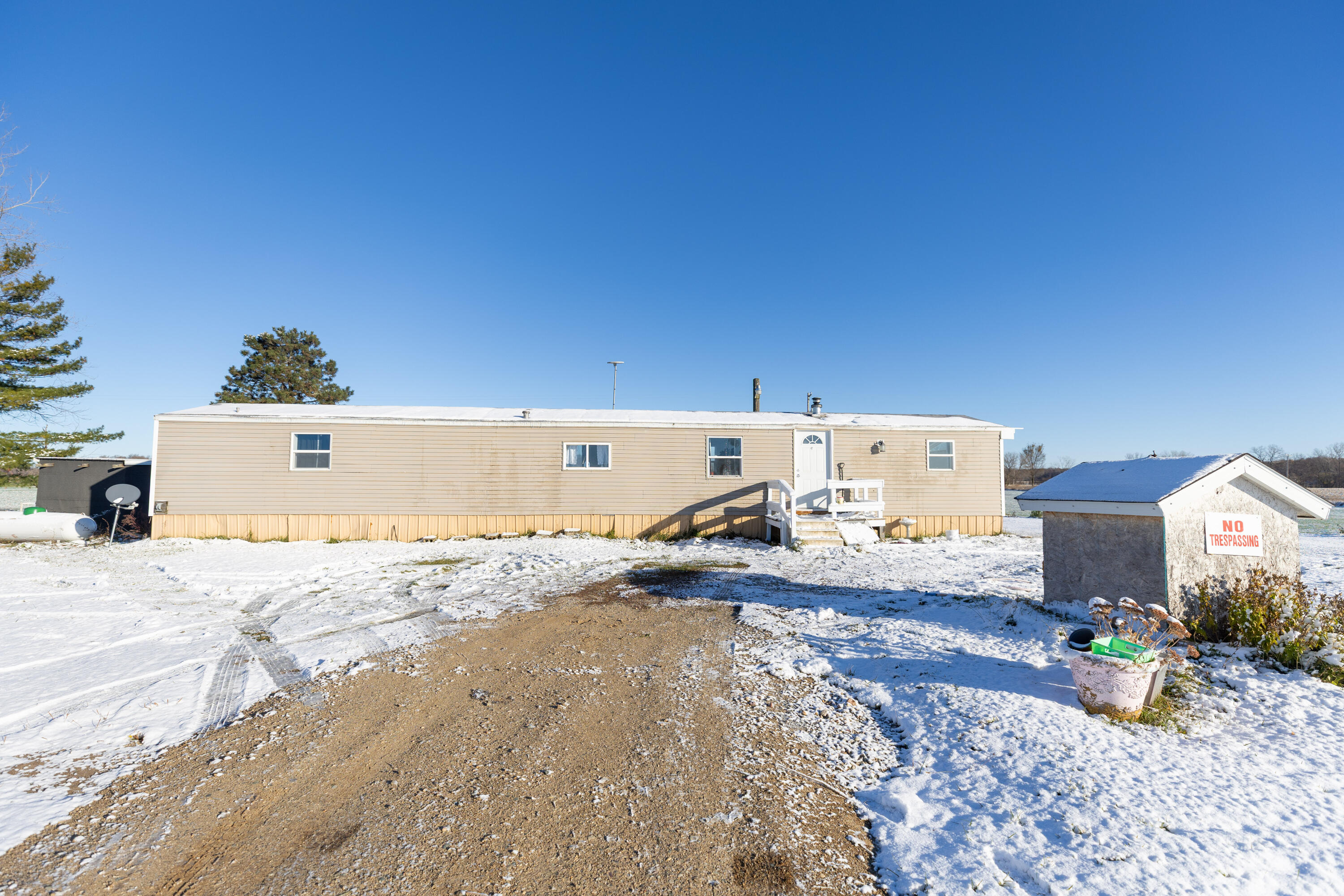 8945 Fenwick Road Carson City, MI 48811 - Photo 3 of 29 8945EFenwick-27