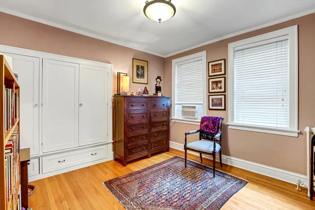 $550,000 | 431 West Aldine Avenue, Unit 10, Chicago, IL 60657