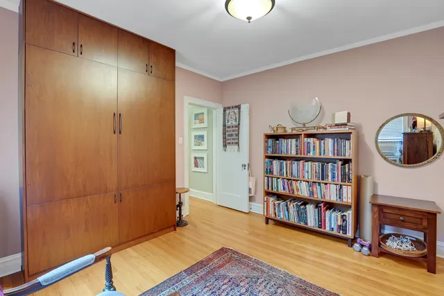 $550,000 | 431 West Aldine Avenue, Unit 10, Chicago, IL 60657