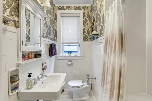 $550,000 | 431 West Aldine Avenue, Unit 10, Chicago, IL 60657