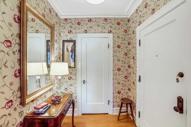 $550,000 | 431 West Aldine Avenue, Unit 10, Chicago, IL 60657