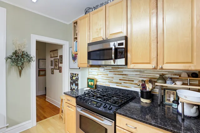 $550,000 | 431 West Aldine Avenue, Unit 10, Chicago, IL 60657