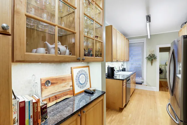 $550,000 | 431 West Aldine Avenue, Unit 10, Chicago, IL 60657