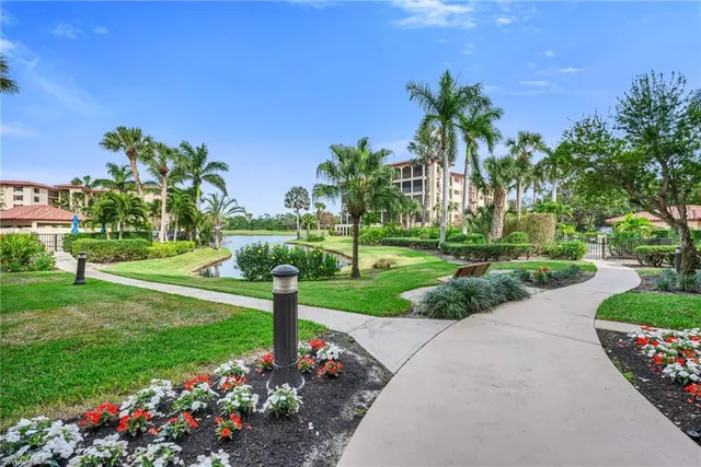 $775,000 | 6040 Pelican Bay Boulevard, Unit D105, Naples, FL 34108