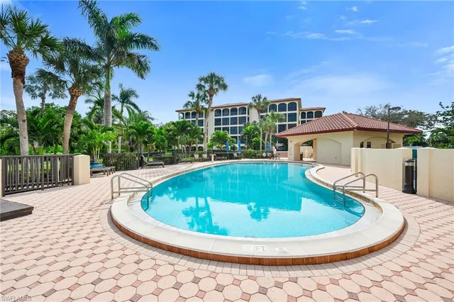 $775,000 | 6040 Pelican Bay Boulevard, Unit D105, Naples, FL 34108