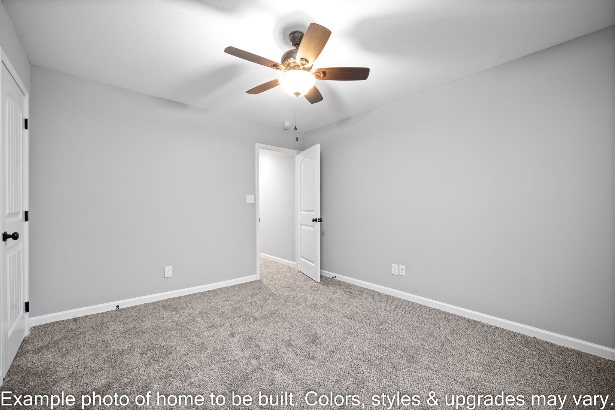 929 Inverness Lane Clarksville, TN 37043 - Photo 32 of 42 an empty room with closet and ceiling fan