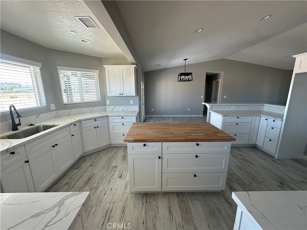 15009 Temecula Road Apple Valley, CA 92307 - Photo 16 of 64 Kitchen