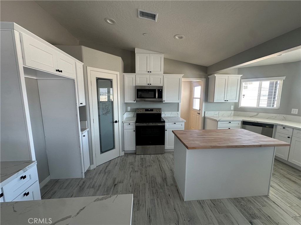 15009 Temecula Road Apple Valley, CA 92307 - Photo 17 of 64