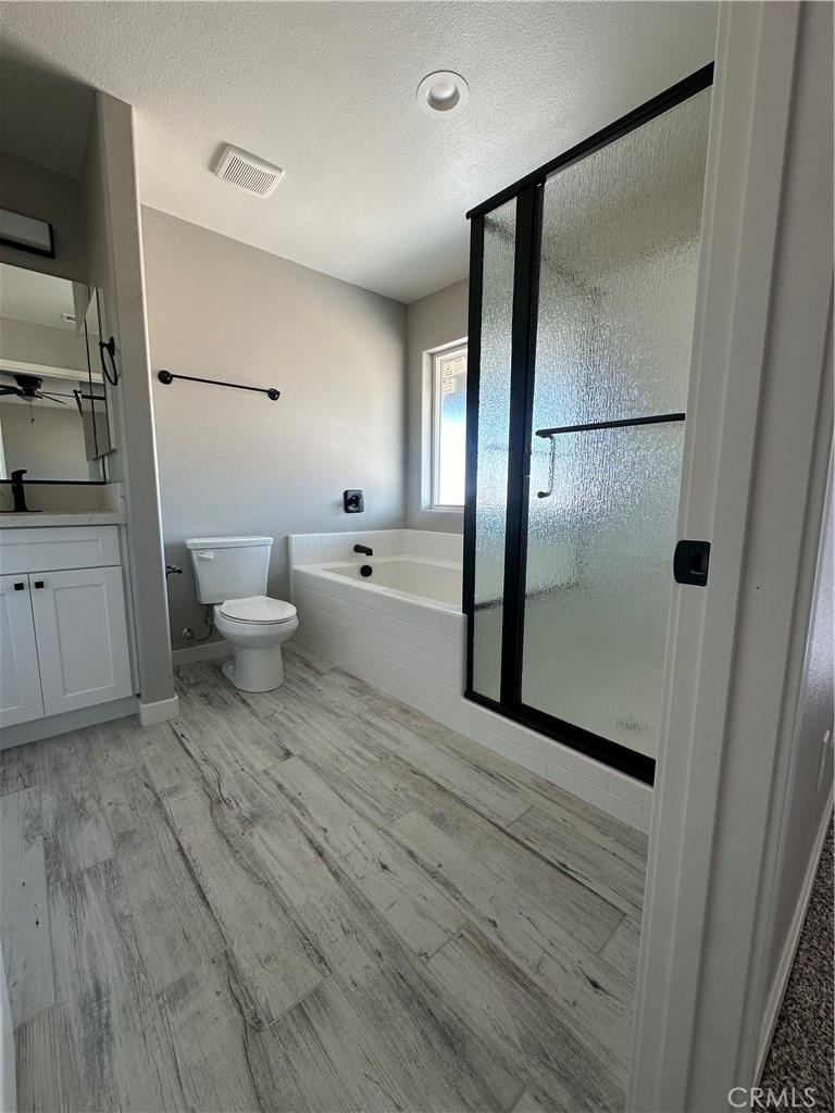 15009 Temecula Road Apple Valley, CA 92307 - Photo 28 of 64 Primary Bathroom