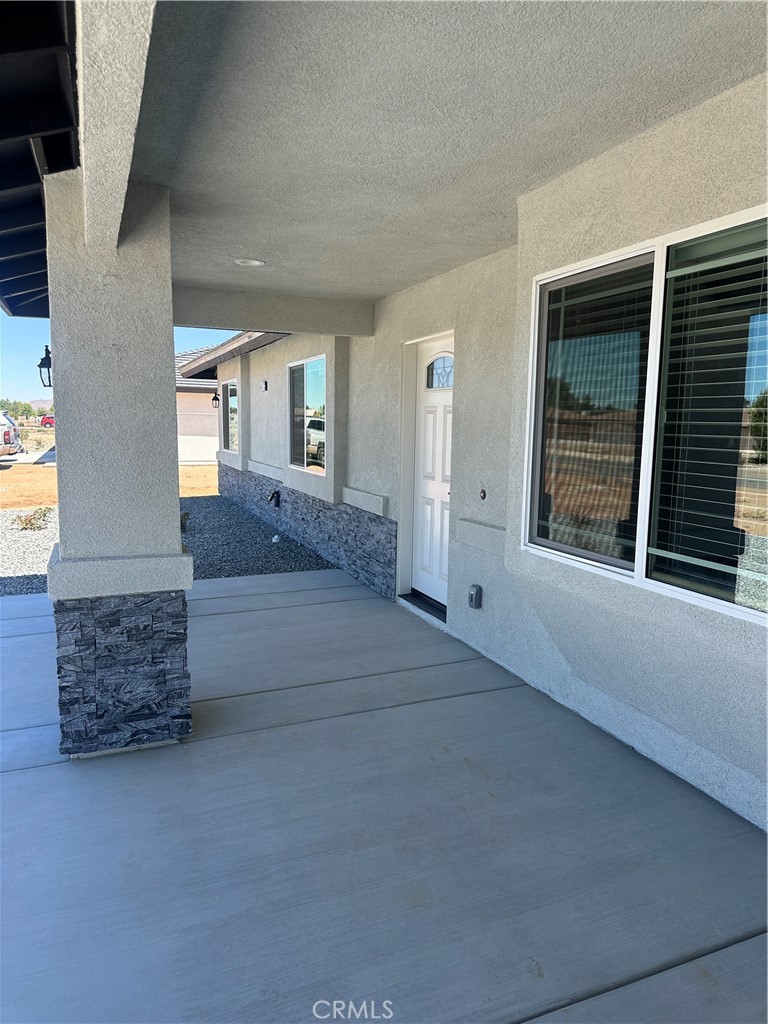 15009 Temecula Road Apple Valley, CA 92307 - Photo 3 of 64 Front Porch