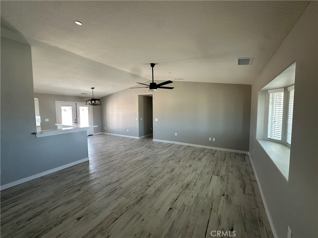 15009 Temecula Road Apple Valley, CA 92307 - Photo 5 of 64