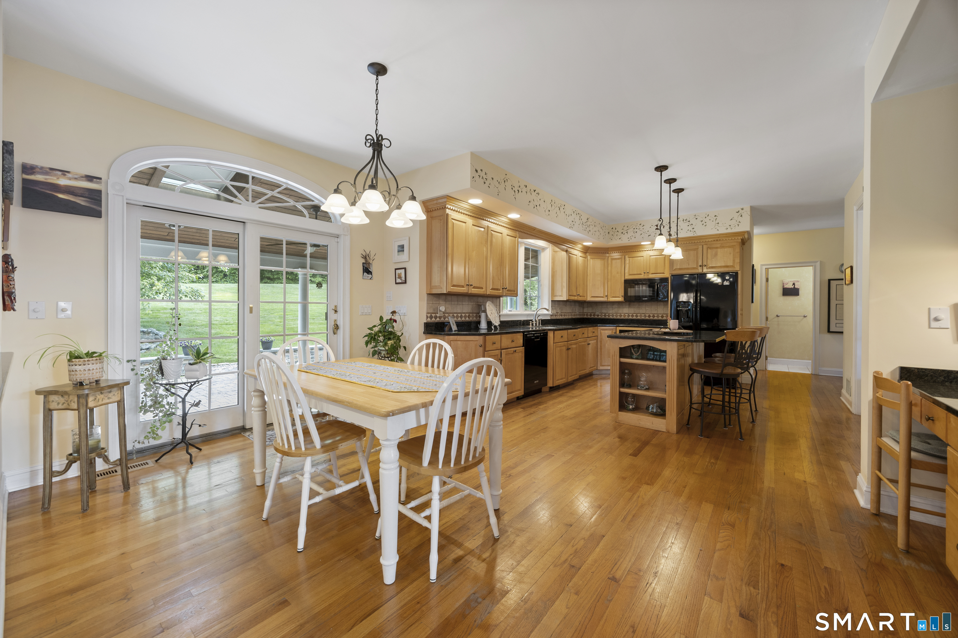 325 Westwood Road Bristol, CT 06010 - Photo 7 of 40