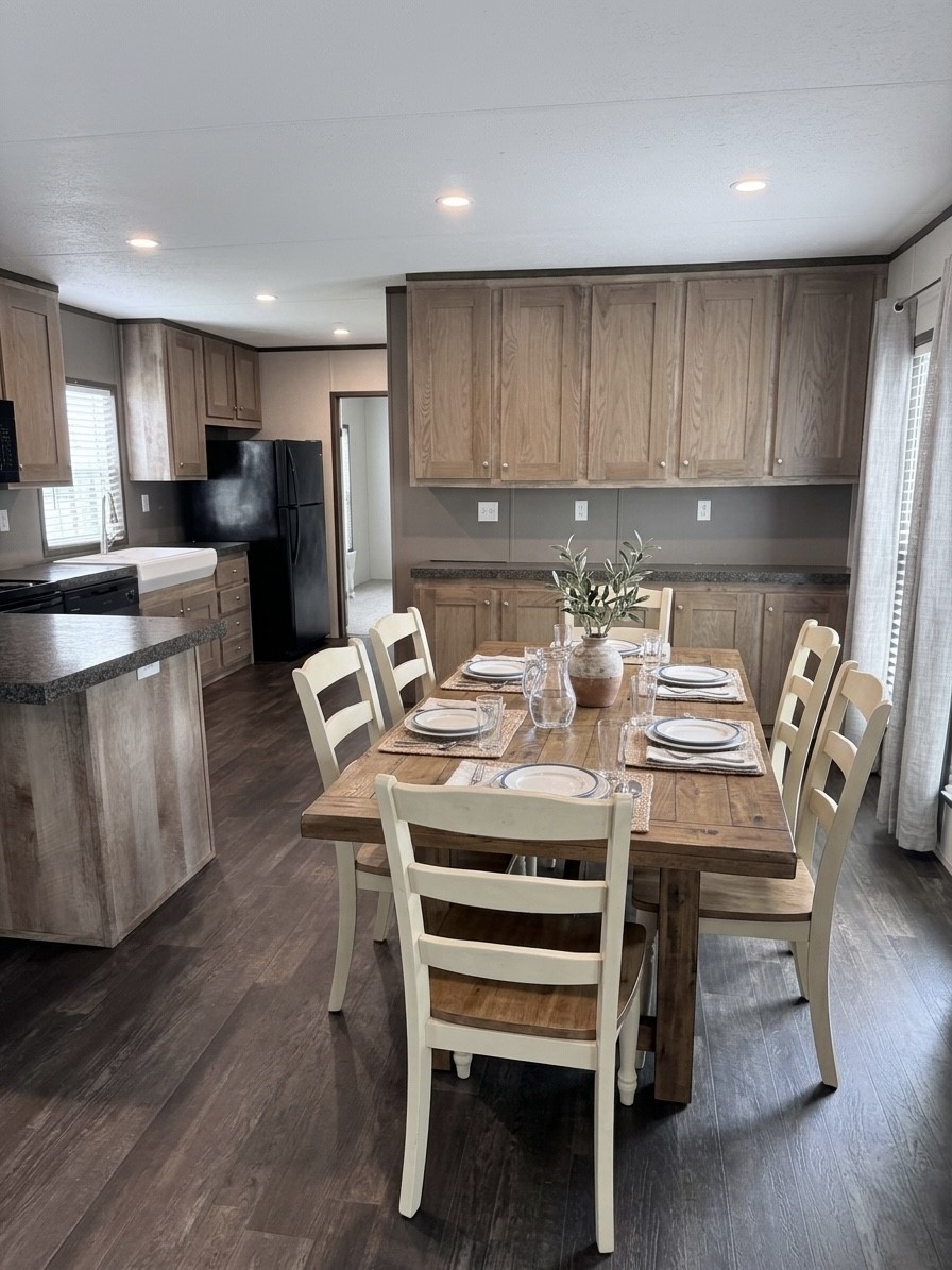 106 North 3rd Street Highlands, TX 77562 - Photo 2 of 13 Dinning room virtual staged