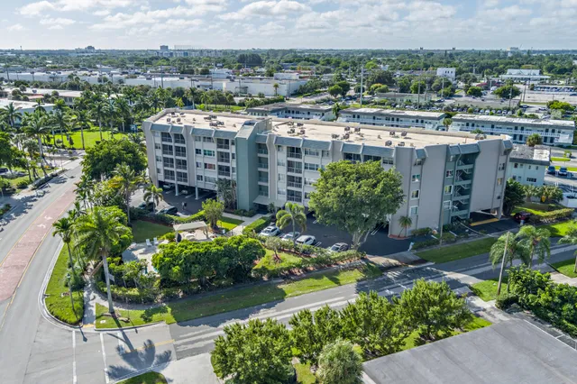 $185,000 | 505 Spencer Drive, Unit 207, West Palm Beach, FL 33409