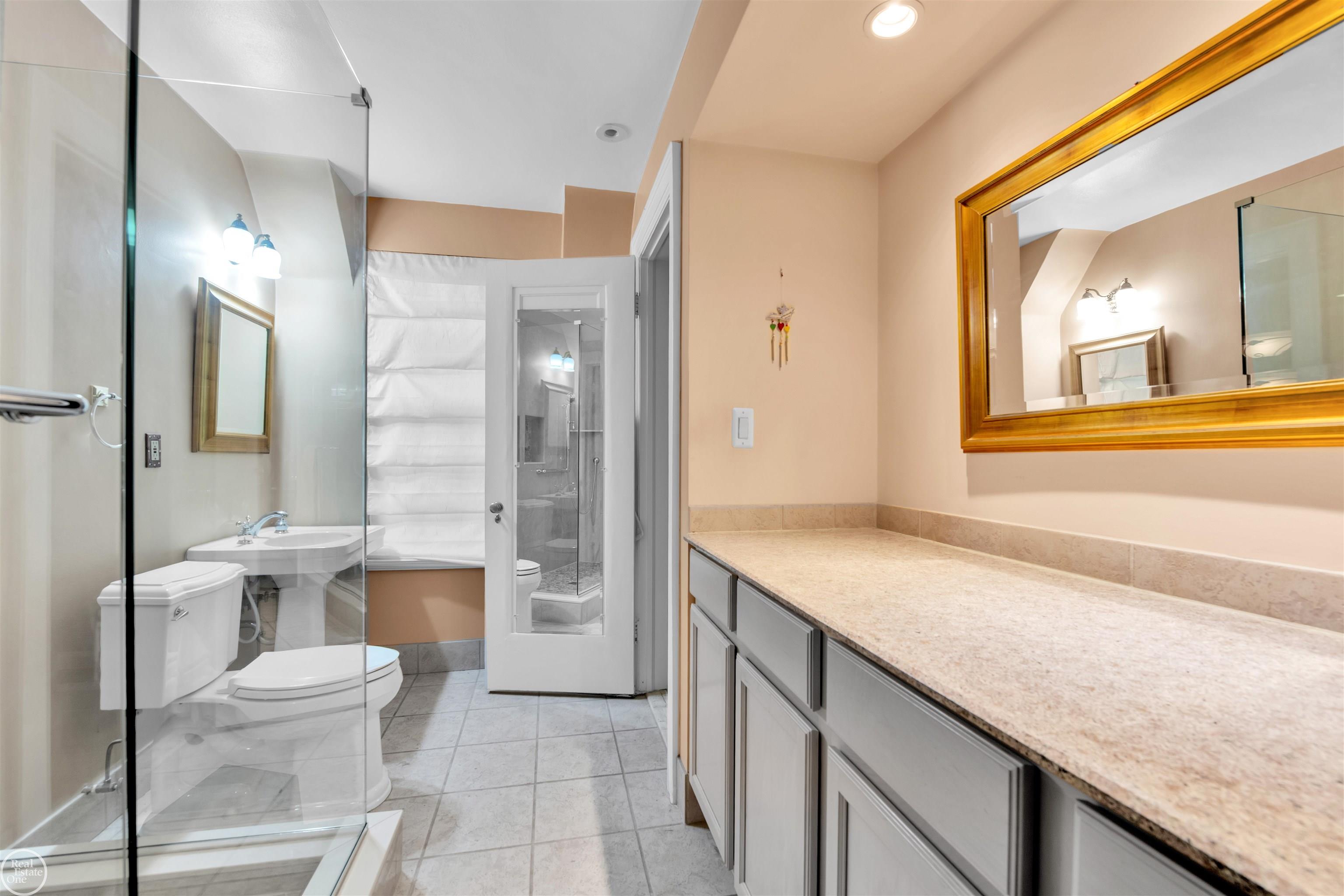 449 Lincoln Road Grosse Pointe, MI 48230 - Photo 30 of 37 50175249-ab43131f-18bd-4a35-a23a-0b9965a9d4a0.JPG