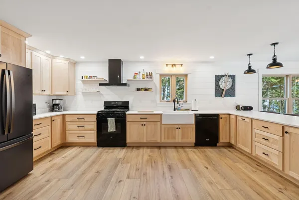 $1,695,000 | 90 Macomber Road, Readfield, ME 04355