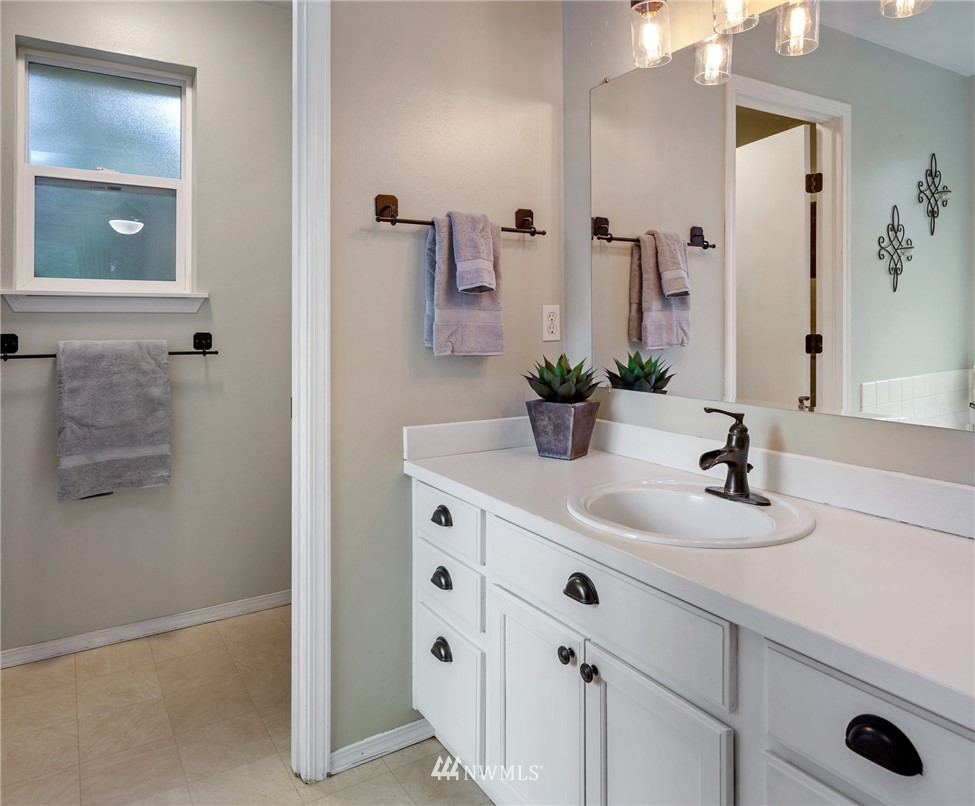 7307 Southeast Overaa Road Port Orchard, WA 98367 - Photo 14 of 25 Gallery Image 14