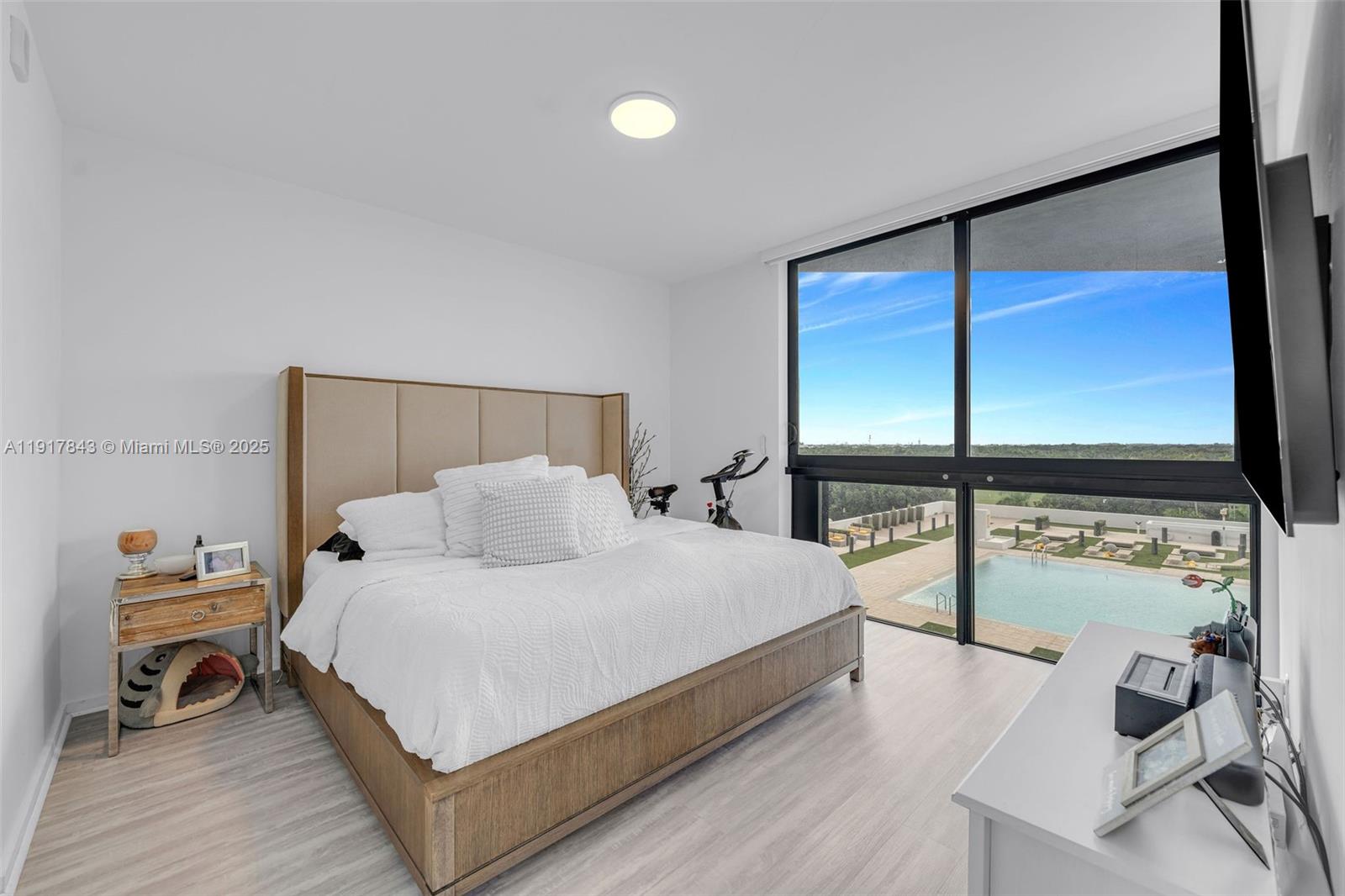 5252 Northwest 85th Avenue, Unit 504 Doral, FL 33166 - Photo 19 of 31 a bedroom with a bed and a large window