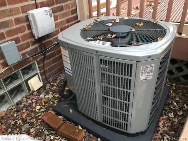 9911 Ruth Avenue Allen Park, MI 48101 - Photo 5 of 18 Exterior 5.jpg