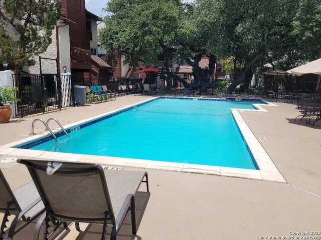 $1,000 | 10527 Perrin Beitel, Unit B202, San Antonio, TX 78217