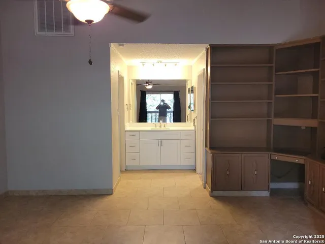 $1,000 | 10527 Perrin Beitel, Unit B202, San Antonio, TX 78217