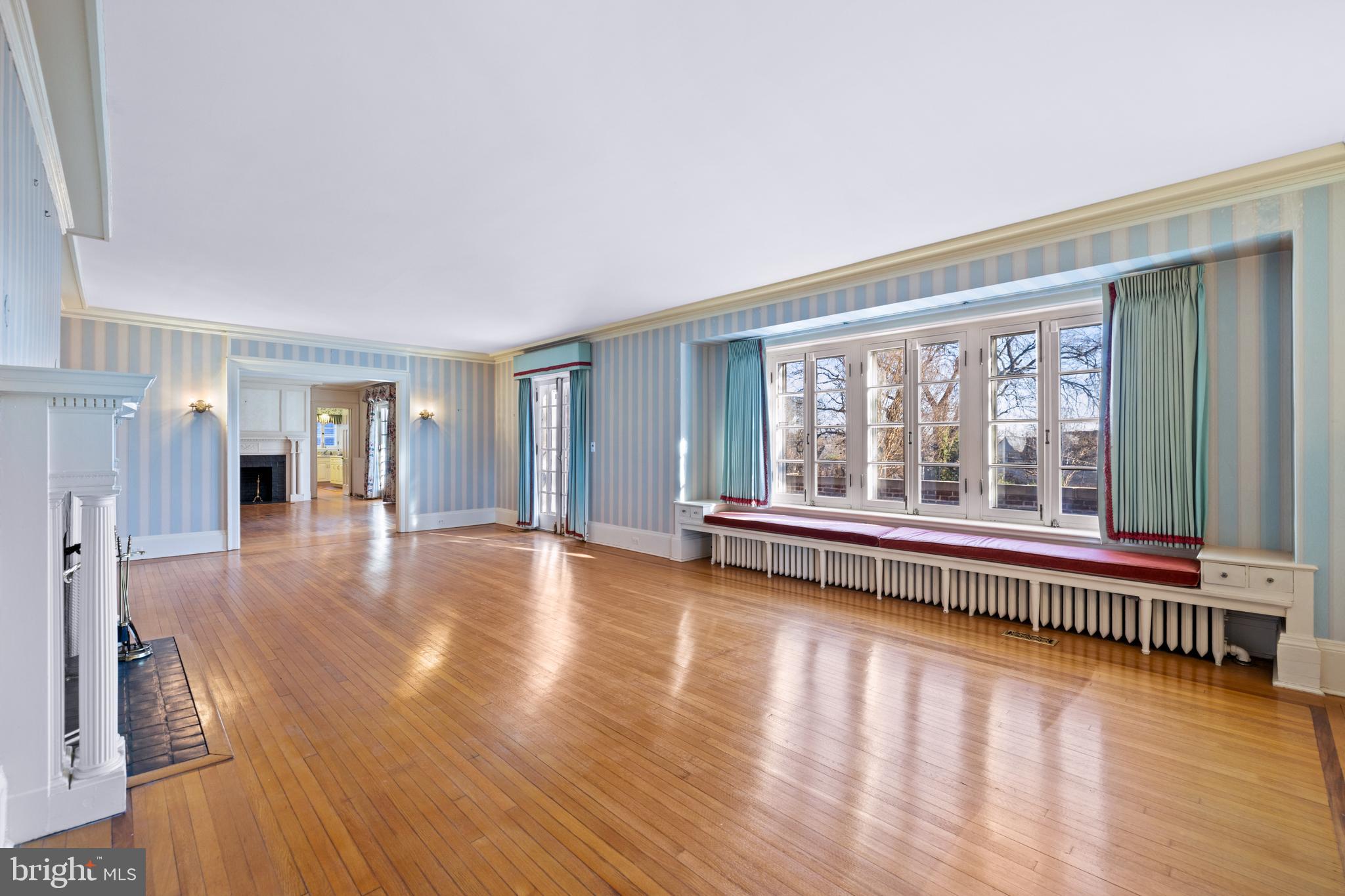 211 Wendover Road Baltimore, MD 21218 - Photo 11 of 70 Living Room
