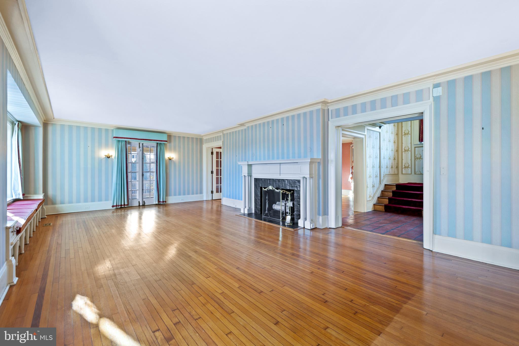 211 Wendover Road Baltimore, MD 21218 - Photo 13 of 70 Living Room