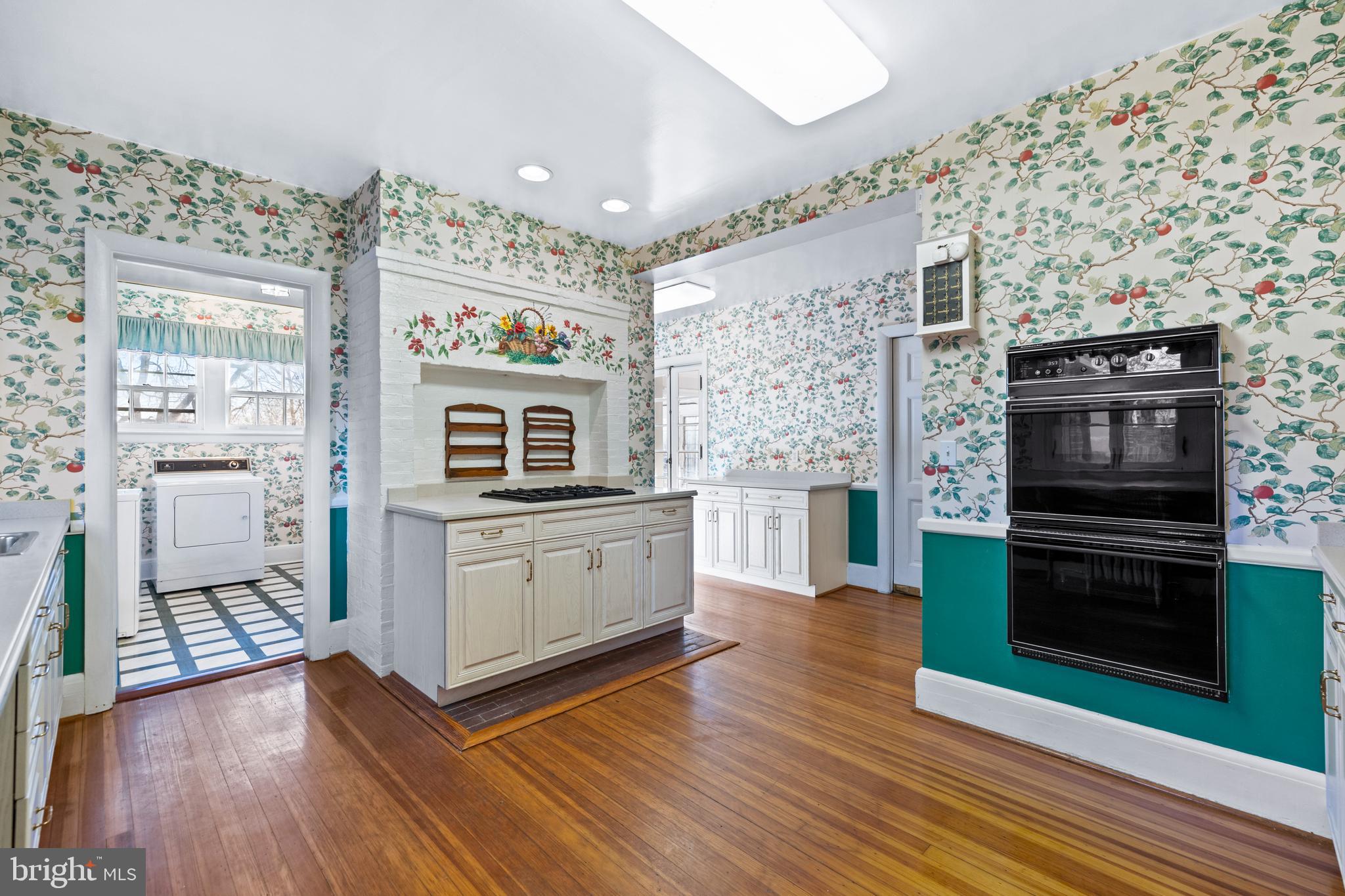 211 Wendover Road Baltimore, MD 21218 - Photo 18 of 70 Adjacent Laundry Room