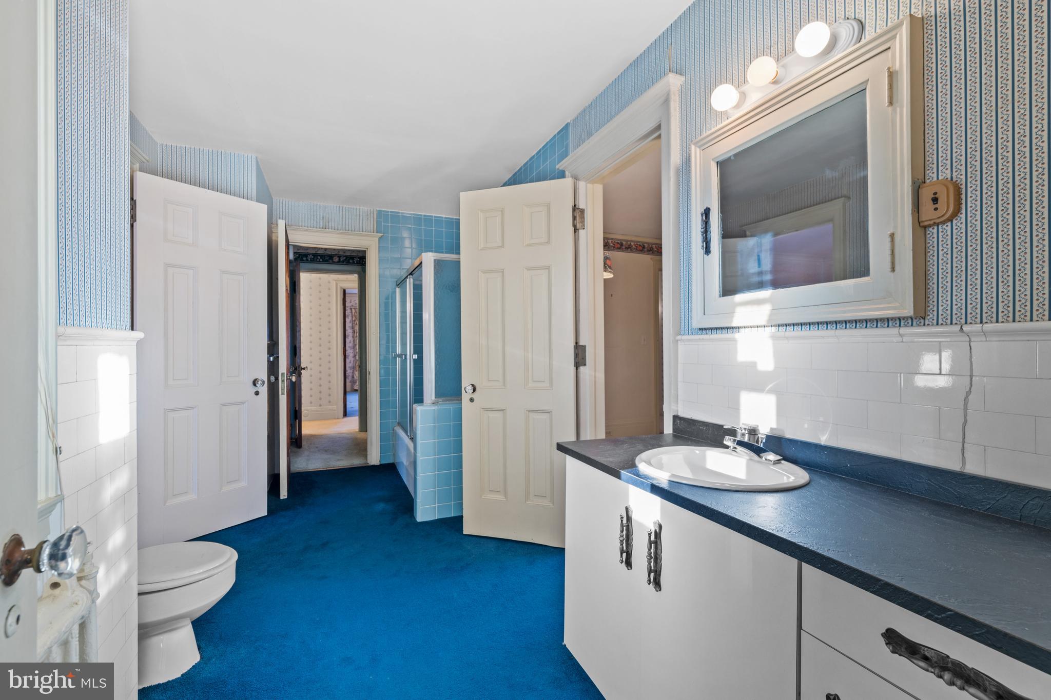 211 Wendover Road Baltimore, MD 21218 - Photo 46 of 70 Jack & Jill Bathroom