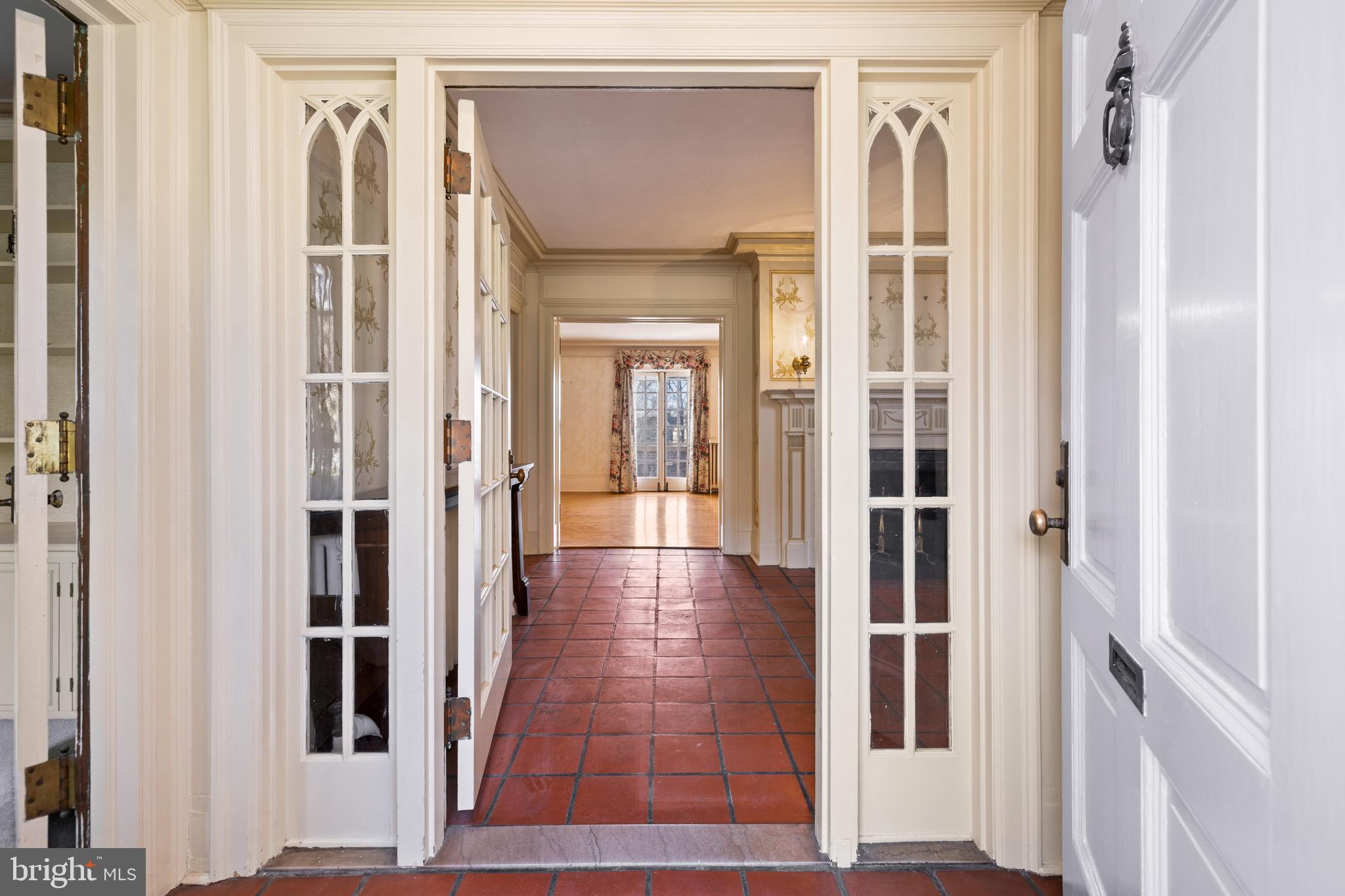 211 Wendover Road Baltimore, MD 21218 - Photo 8 of 70 Vestibule into Foyer