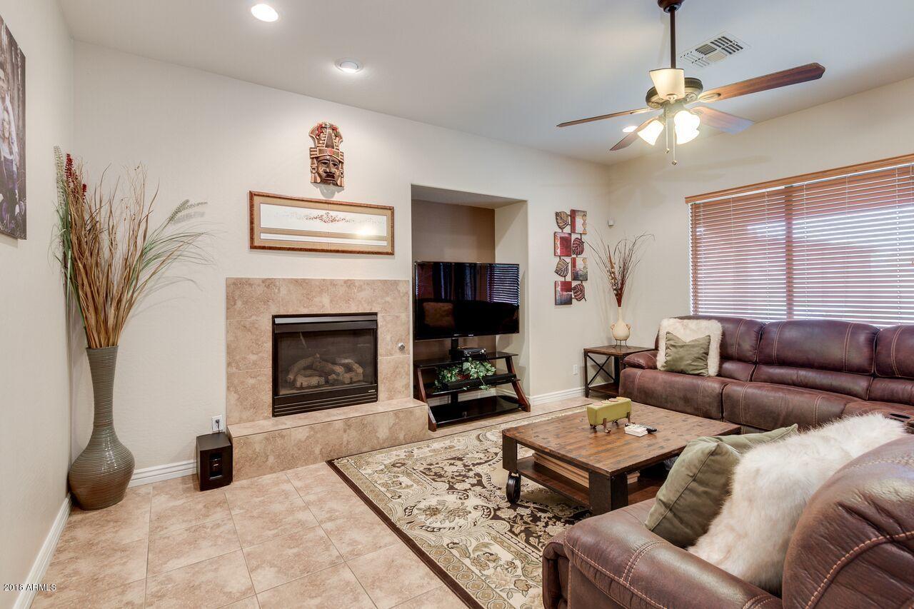 4746 South Emery Mesa, AZ 85212 - Photo 4 of 15 Great Room