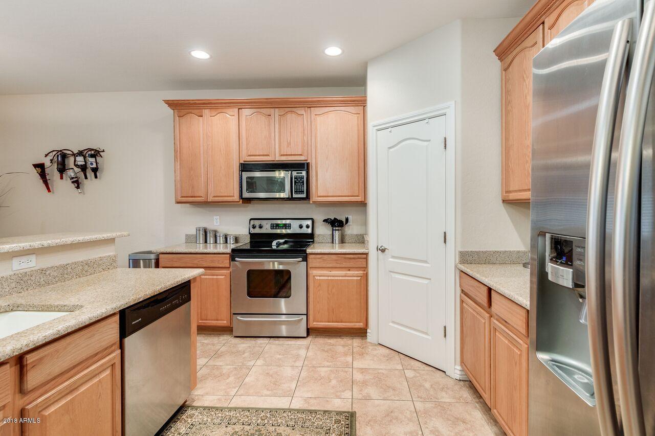 4746 South Emery Mesa, AZ 85212 - Photo 5 of 15 Kitchen 3